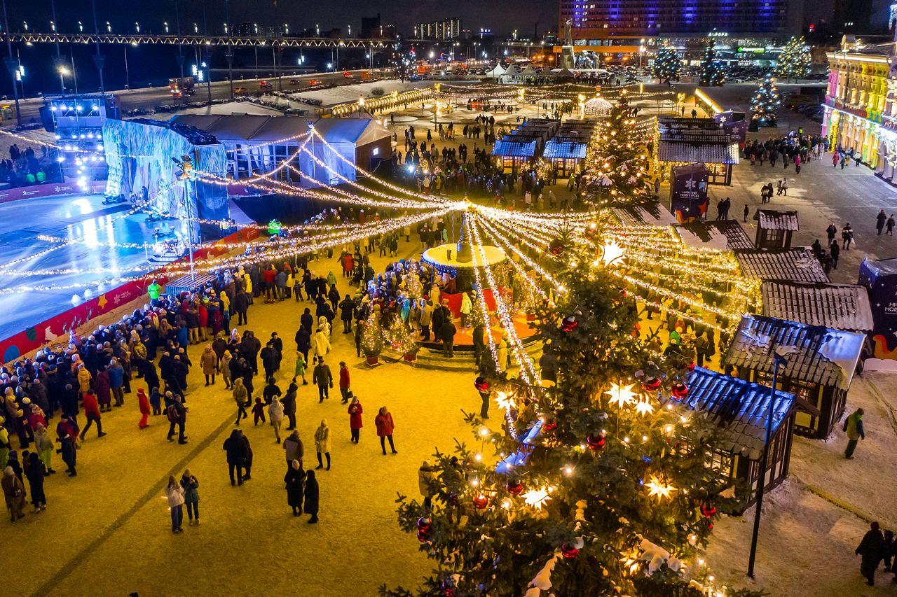 Фото Ледяной домик для снежинки: Новосибирск получил статус новогодней столицы России – 2023 4
